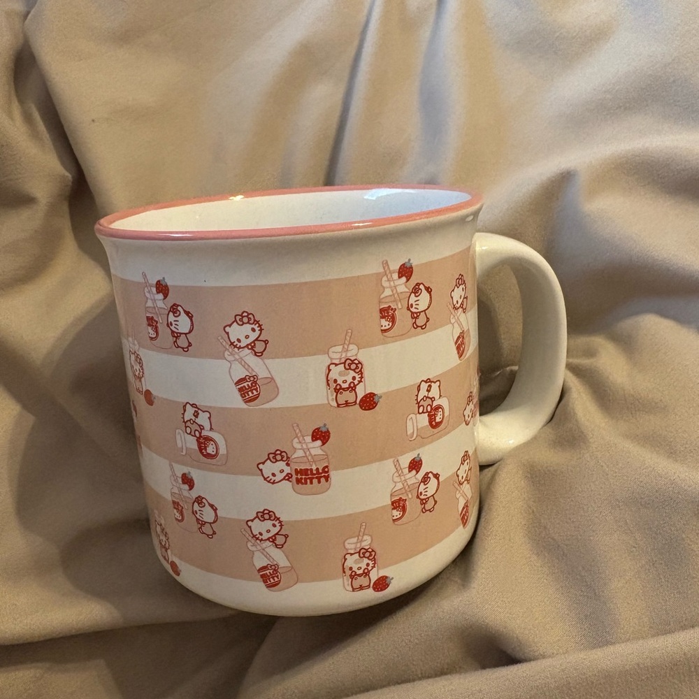 Hello Kitty Strawberry milk mug